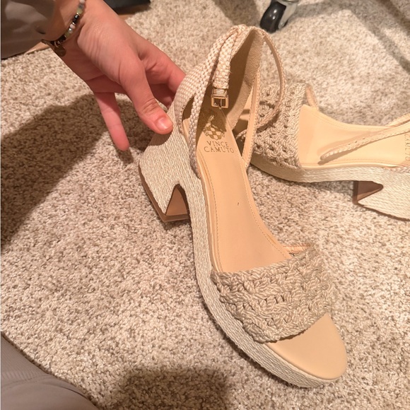 Vince Camuto braided woven thick block sandal heels cream color - Picture 3 of 3